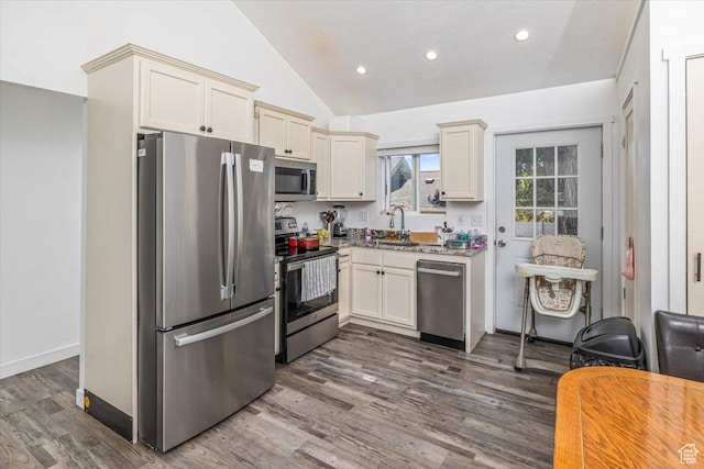 67 N 200 E, Tremonton, UT 84337 - kitchen with a sink, dark wood-style floors, lofted ceiling, stainless steel appliances, and recessed lighting