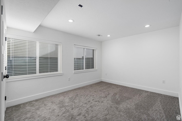 unfurnished room featuring carpet flooring, visible vents, baseboards, and recessed lighting