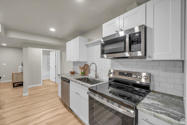 2367 N Monarch Cir E, Cedar City, UT 84721 - kitchen featuring stainless steel appliances, a sink, light wood-style flooring, white cabinets, and recessed lighting