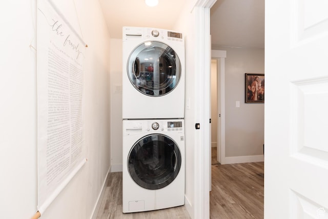 471 E 600 S, Hyrum, UT 84319 - clothes washing area featuring stacked washing machine and dryer, light wood-type flooring, and baseboards