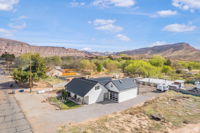 birds eye view of property featuring a mountain view