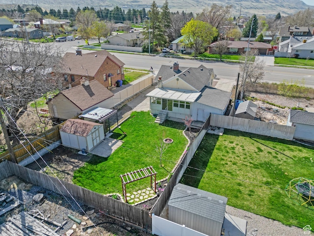 birds eye view of property featuring a mountain view and a residential view