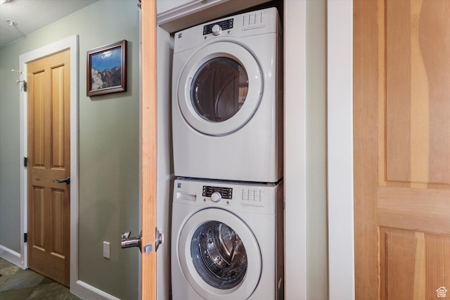 6749 N 2200 W Unit B302, Park City, UT 84098 - laundry area with laundry area, stacked washer and clothes dryer, and baseboards