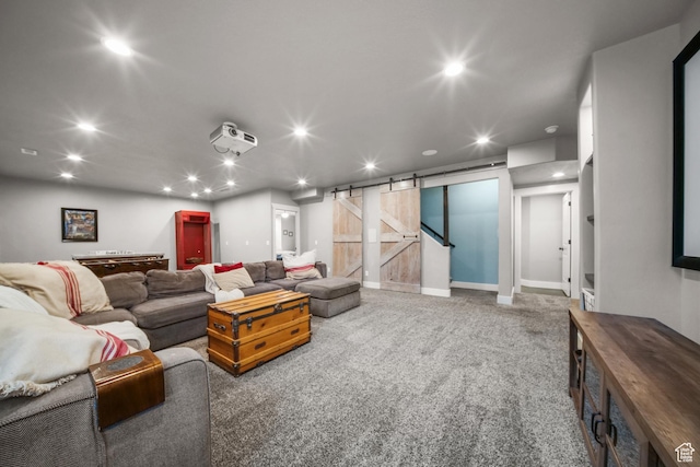 living room featuring recessed lighting, a barn door, baseboards, and carpet