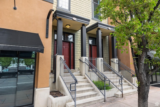 property entrance featuring stucco siding