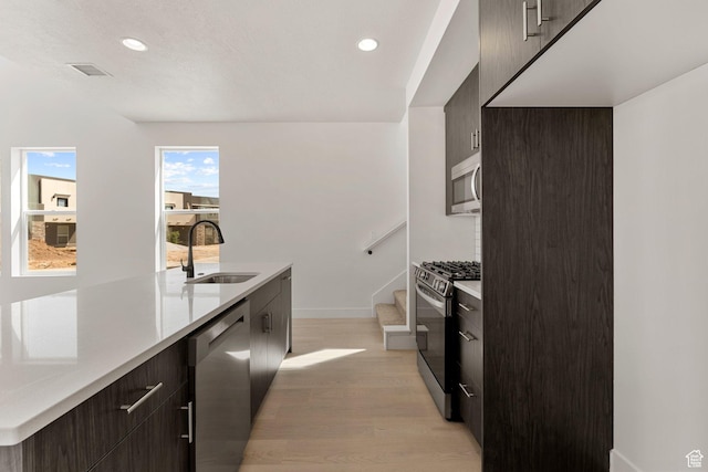 516 W Olive Ln, St George, UT 84790 - kitchen with stainless steel appliances, light wood-style flooring, modern cabinets, light countertops, and recessed lighting
