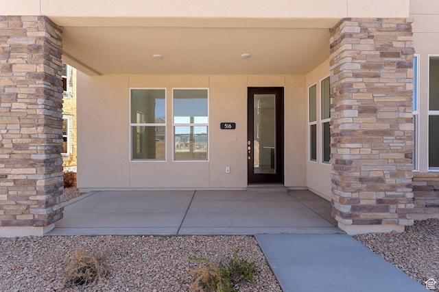 516 W Olive Ln, St George, UT 84790 - doorway to property featuring stucco siding and a patio area