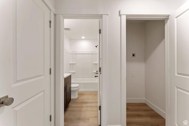 516 W Olive Ln, St George, UT 84790 - full bathroom with wood finished floors and vanity