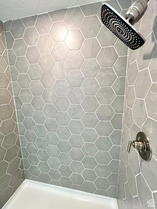 6293 W Jackson Crest Way, Herriman, UT 84096 - bathroom featuring tiled shower