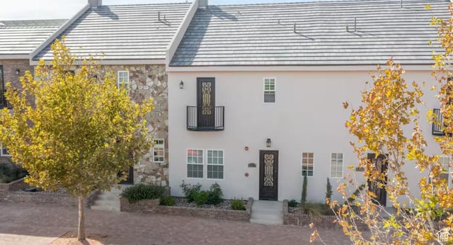 view of front facade with stucco siding