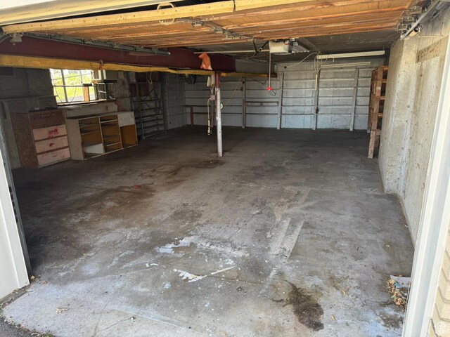 871 N Bonita Way E Unit 19, Centerville, UT 84014 - garage with a garage door opener