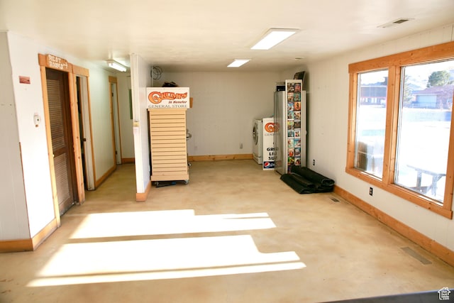 510 N Main St, Henefer, UT 84033 - interior space featuring visible vents, baseboards, and washing machine and dryer