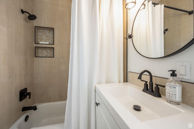 827 E 1070 S, St George, UT 84790 - full bath with shower / tub combo with curtain and vanity