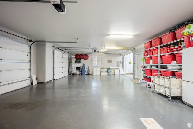 827 E 1070 S, St George, UT 84790 - garage featuring a garage door opener