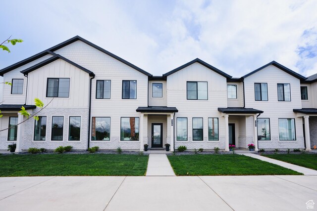 247 E 850 S Unit 150, Spanish Fork, UT 84660 - townhome / multi-family property with board and batten siding and a front yard