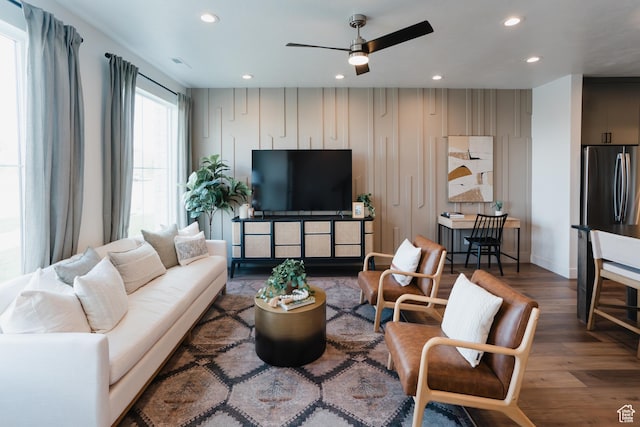 living area featuring wood finished floors, ceiling fan, visible vents, and recessed lighting