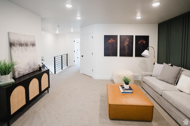living room with visible vents, recessed lighting, and carpet