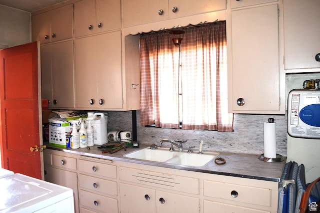 255 S Center St, Circleville, UT 84723 - kitchen with washer / clothes dryer and a sink