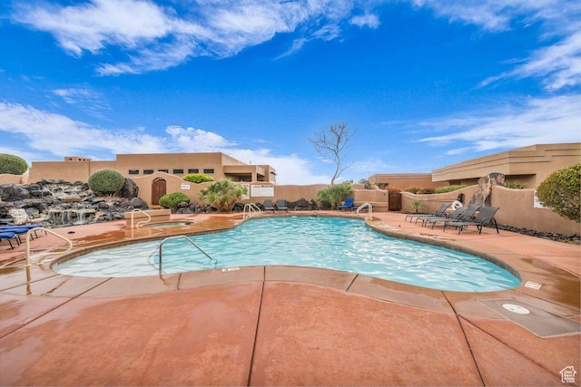 2090 N Tuweap Dr Unit 2, St George, UT 84770 - community pool featuring a patio area, a community hot tub, and fence