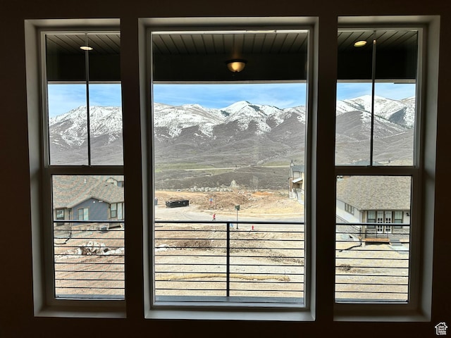 451 W Glenview Loop, Heber City, UT 84032 - interior details featuring a mountain view