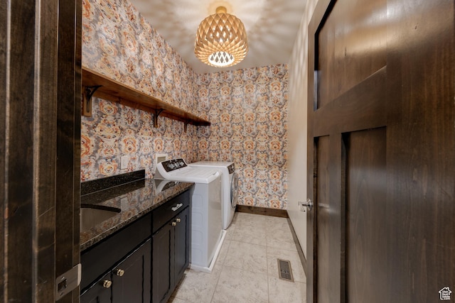 284 W Mcgill Blvd, Moab, UT 84532 - clothes washing area with an inviting chandelier, wallpapered walls, visible vents, cabinet space, and washer and dryer