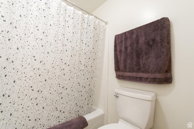 485 N 400 W, Tremonton, UT 84337 - bathroom featuring toilet and shower / bathtub combination with curtain