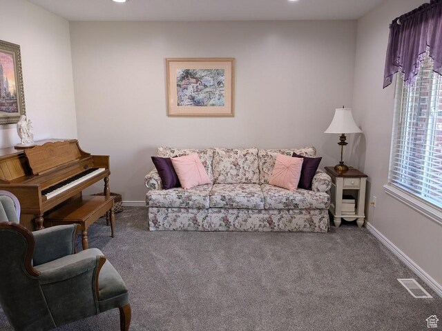 641 W 3550 S, Riverdale, UT 84405 - living area with visible vents, carpet flooring, baseboards, and recessed lighting