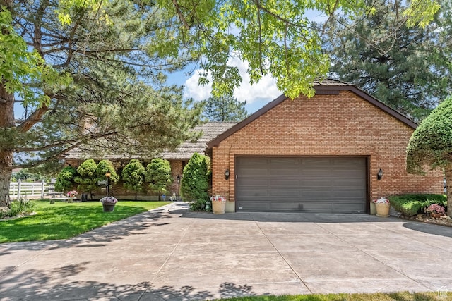 view of front of home featuring fence, a front lawn, brick siding, an attached garage, and concrete driveway