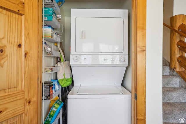 3931 Timber Wolf Ln Unit 7C, Park City, UT 84098 - clothes washing area featuring stacked washer / dryer and laundry area