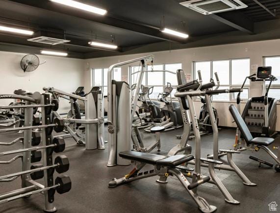 exercise room featuring visible vents