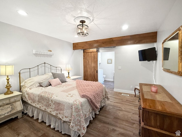 bedroom featuring recessed lighting, a barn door, baseboards, and wood finished floors