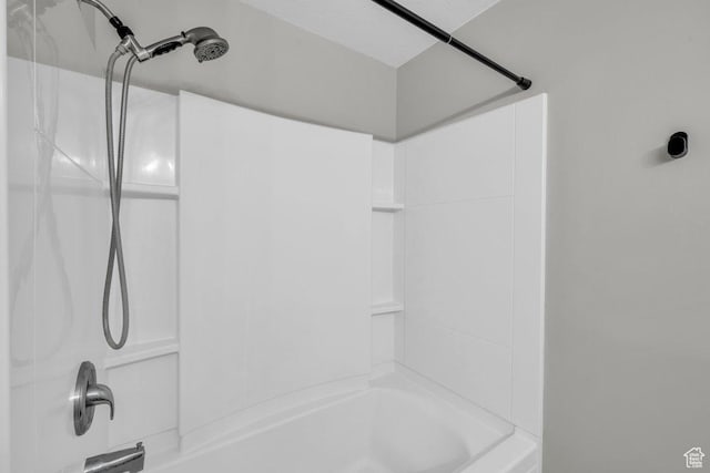 bathroom featuring shower / bath combination