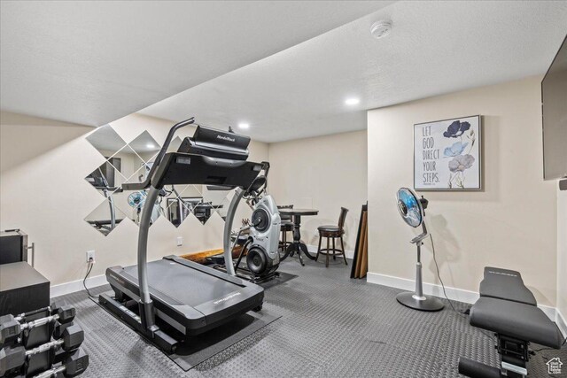 2913 S Puddle Ln, Saratoga Springs, UT 84045 - workout area featuring recessed lighting and baseboards