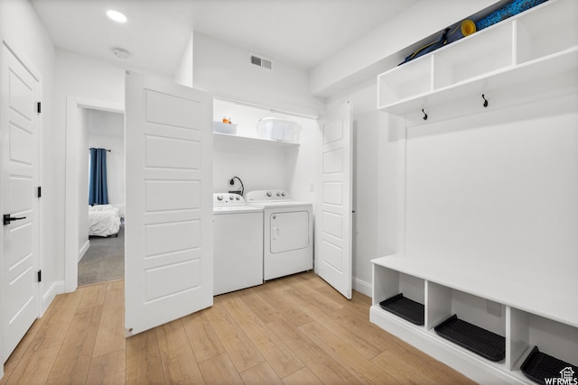 3567 N Lakeview Ct, Eden, UT 84310 - laundry room featuring light wood-type flooring, recessed lighting, washing machine and dryer, visible vents, and laundry area