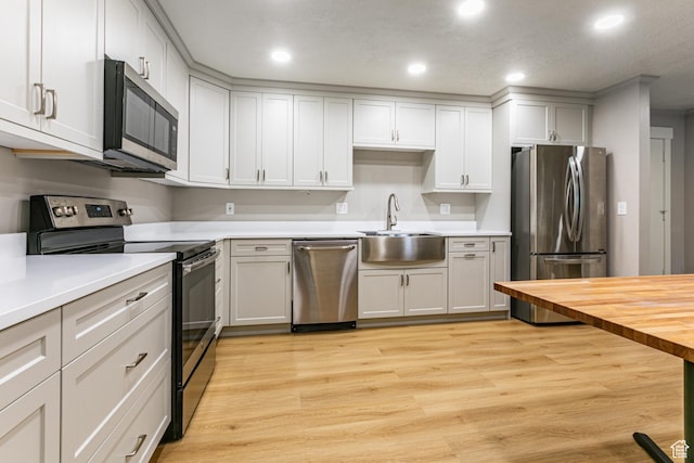 2710 S Highland Dr Unit 11, Salt Lake City, UT 84106 - kitchen with light wood-type flooring, appliances with stainless steel finishes, a sink, and recessed lighting