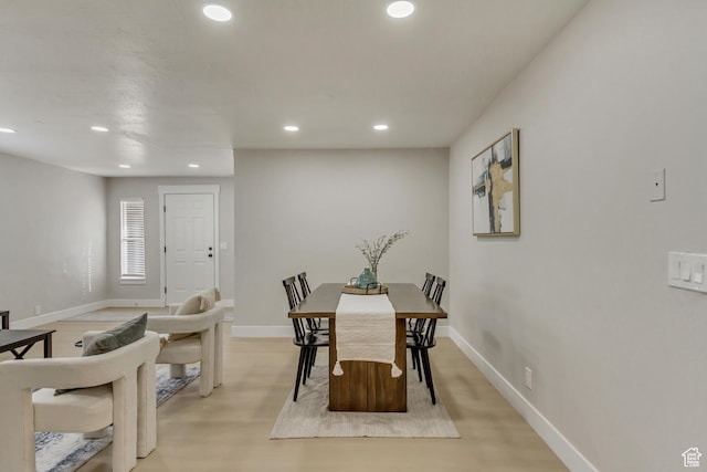 dining room featuring light wood-type flooring, baseboards, and recessed lighting