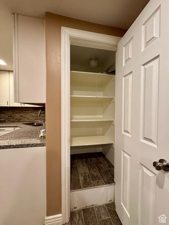 781 N Sherwood Dr, Layton, UT 84041 - pantry featuring a sink