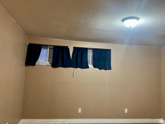 781 N Sherwood Dr, Layton, UT 84041 - spare room with a textured ceiling