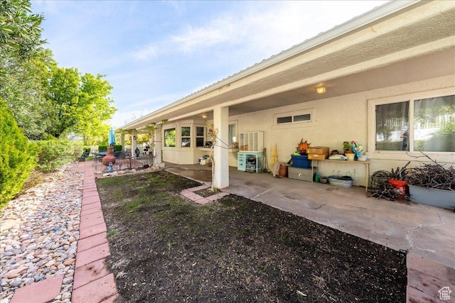 view of yard featuring a patio