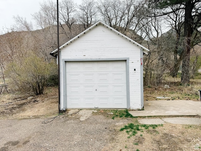 view of detached garage