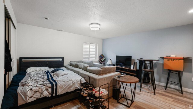 448 S Pegasus Way, Saratoga Springs, UT 84045 - bedroom with visible vents, light wood-type flooring, baseboards, and a textured ceiling