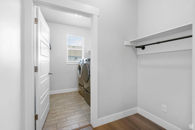 516 W 1000 N, Mapleton, UT 84664 - laundry area with washing machine and dryer, laundry area, baseboards, and wood finished floors