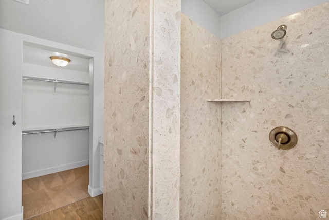 516 W 1000 N, Mapleton, UT 84664 - bathroom with a tile shower, wood finished floors, baseboards, and a walk in closet