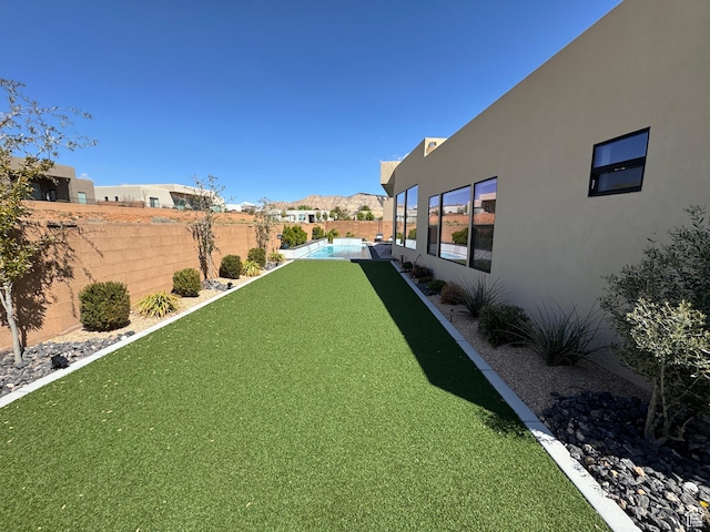 view of yard featuring a fenced backyard