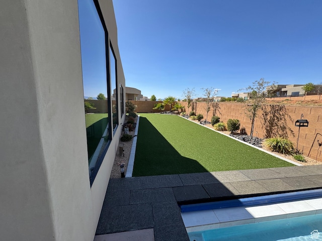 view of yard featuring a fenced backyard
