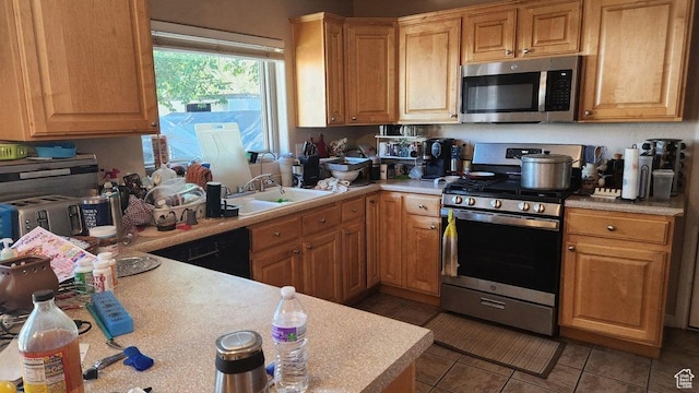 1989 W 1800 N, St George, UT 84770 - kitchen featuring stainless steel appliances, light countertops, and tile patterned floors