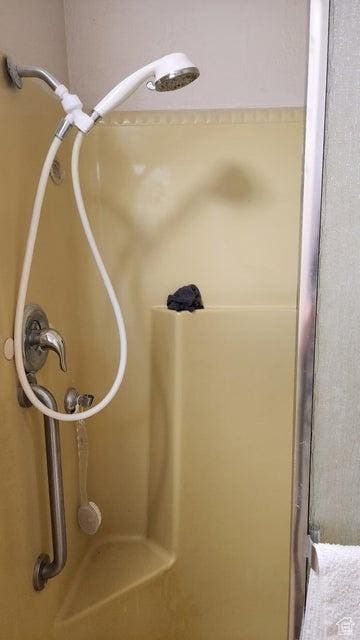 1989 W 1800 N, St George, UT 84770 - bathroom view of a shower
