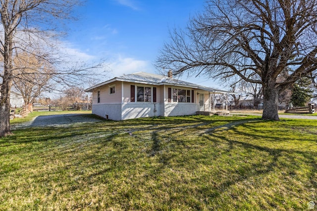 view of front of house featuring a front yard