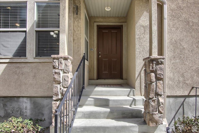 entrance to property with stucco siding