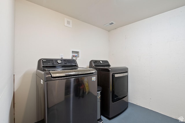 1850 E Cottonwood Club Dr, Holladay, UT 84117 - laundry area featuring washing machine and dryer, visible vents, and laundry area